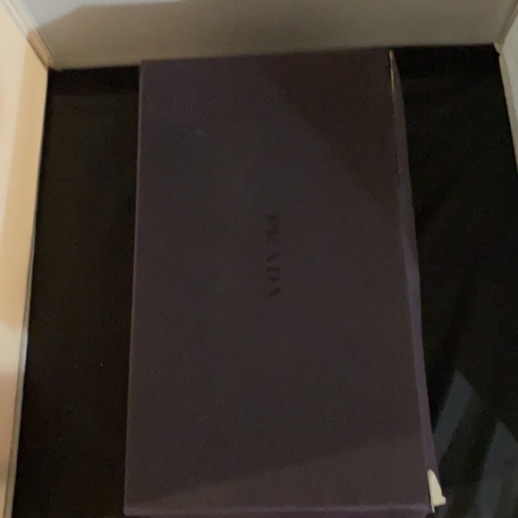 Prada - Picture 9 of 10